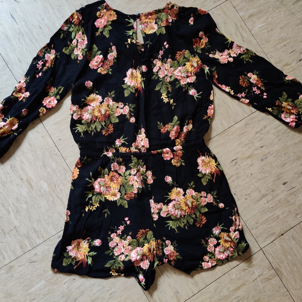 Floral Romper - Picture 4 of 10